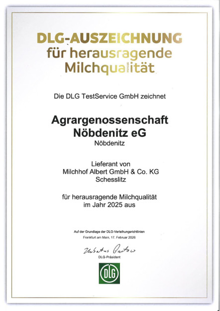 Die Agrargenossenschaft Nöbdenitz erhielt von der DLG TestService GmbH die DLG Auszeichnung für herausragende Milchqualität im Jahr 2025 an Lieferanten Milchhof Albert GmbH aus Schesslitz.